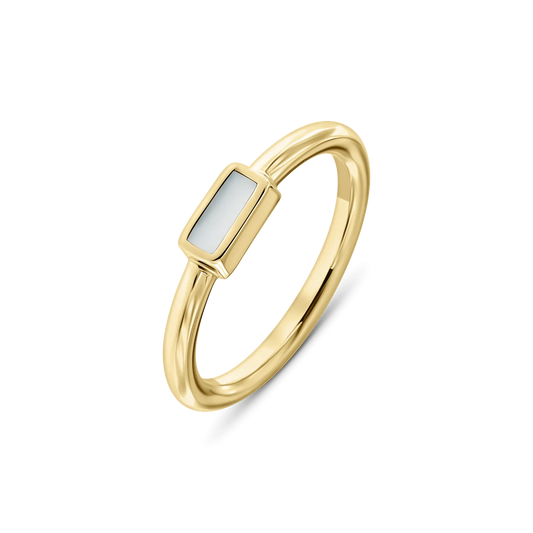 Massief geelgouden ring met een rechthoekige moedermelkharssteen, elegant en minimalistisch van ontwerp.