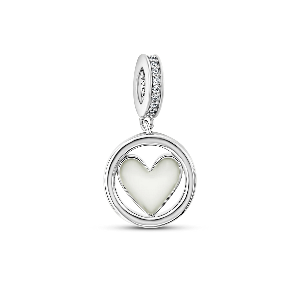 Hartvormige bedel van 925 zilver met een binnenkant van moedermelkhars en een glinsterende zirkonia rand.