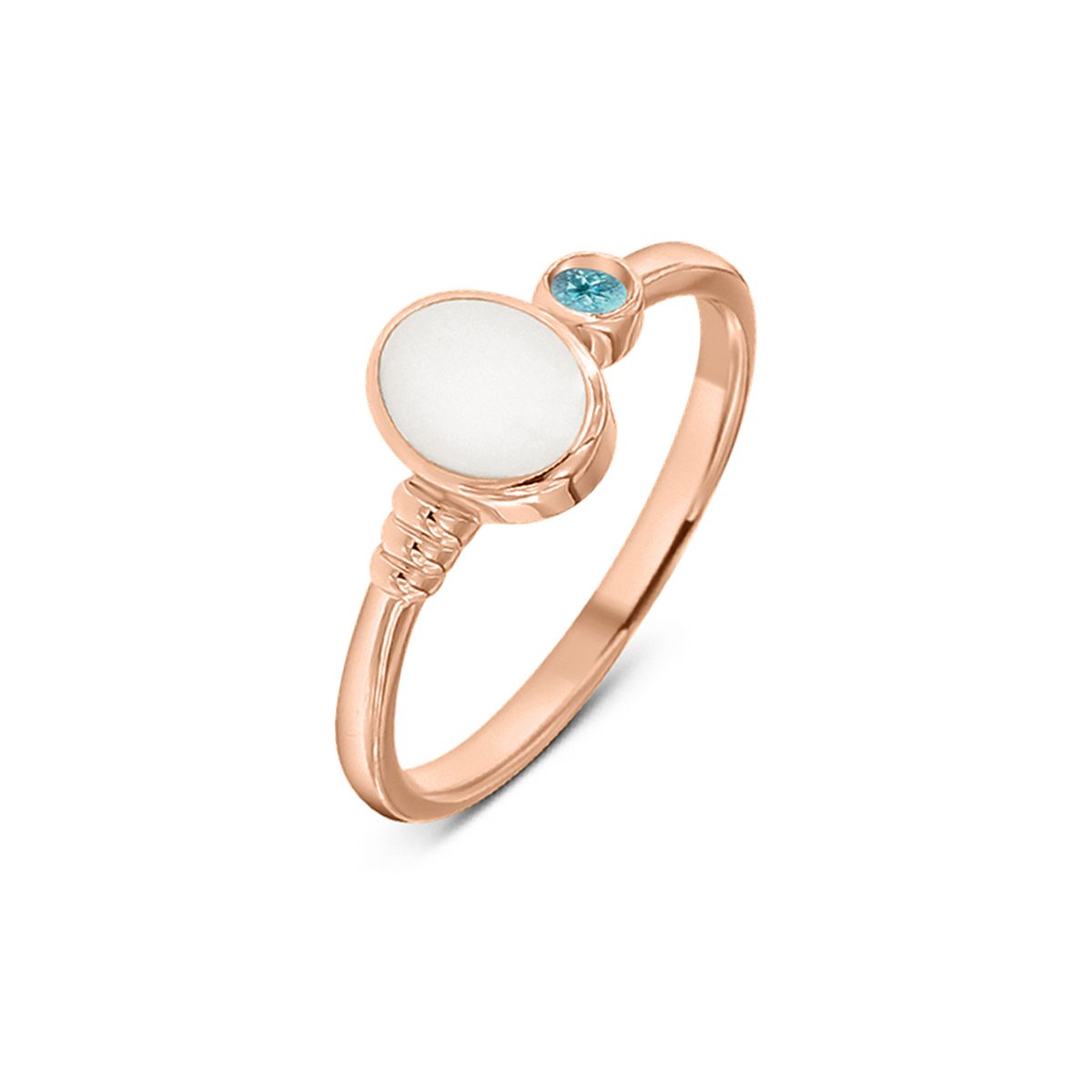 Roségouden ring met een ronde moedermelkhars en een lichtblauwe zirkonia, elegant en verfijnd van ontwerp.