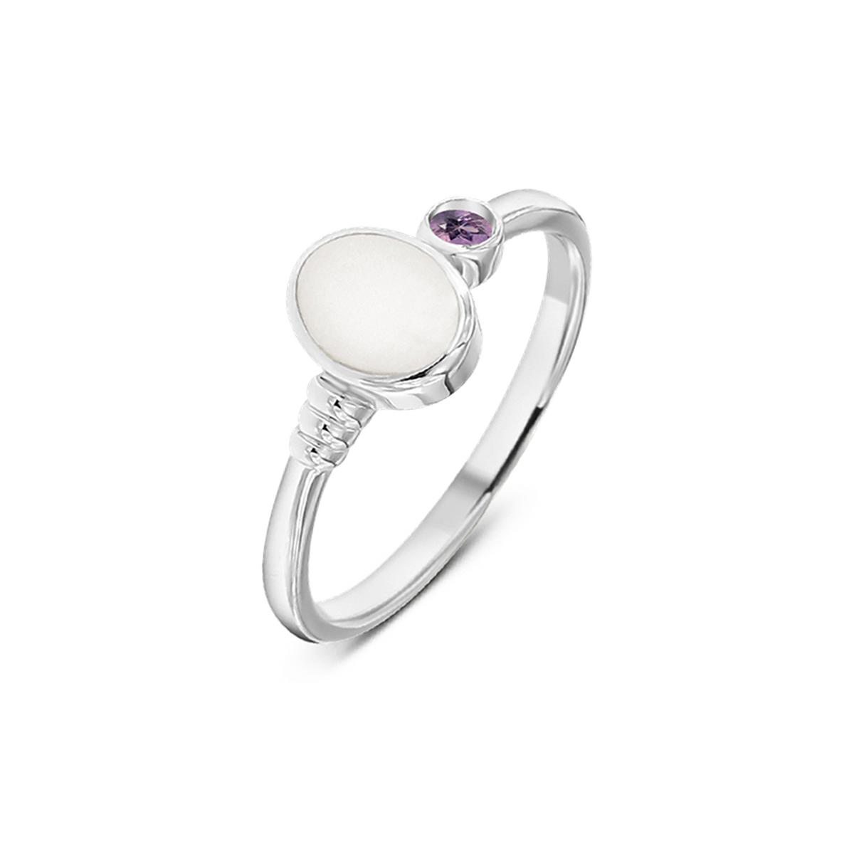 Massief witgouden ring met een ronde moedermelkhars en een paarse geboortesteen, elegant en verfijnd van ontwerp.