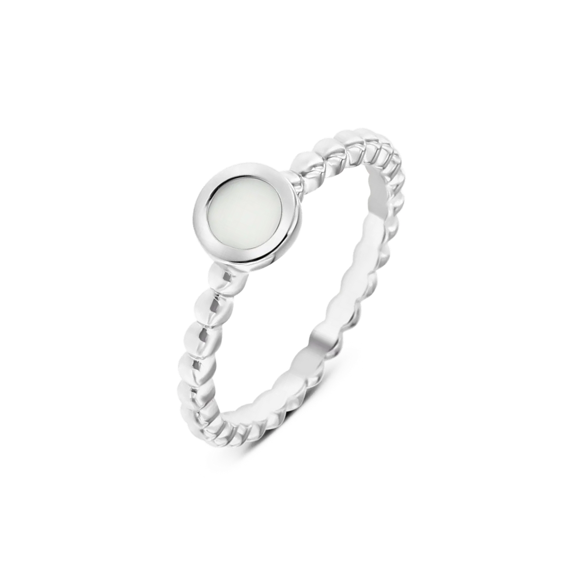 Ronde moedermelk-ring van 925 zilver met een gedraaide band en een gladde, witte harssteen in het midden.