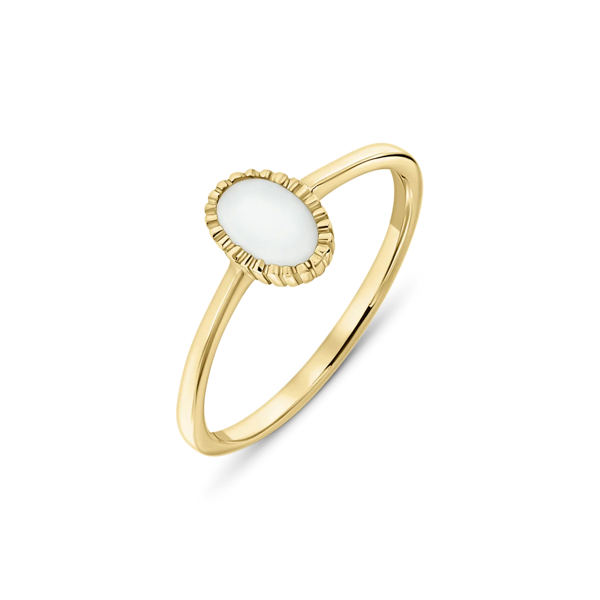 Massief geelgouden ring met een ovale moedermelkhars steen, omringd door een golvende rand.