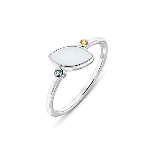 Moedermelkring van 925 zilver met een ovale, witte harssteen en twee kleurrijke zirkonia's in blauw en geel.