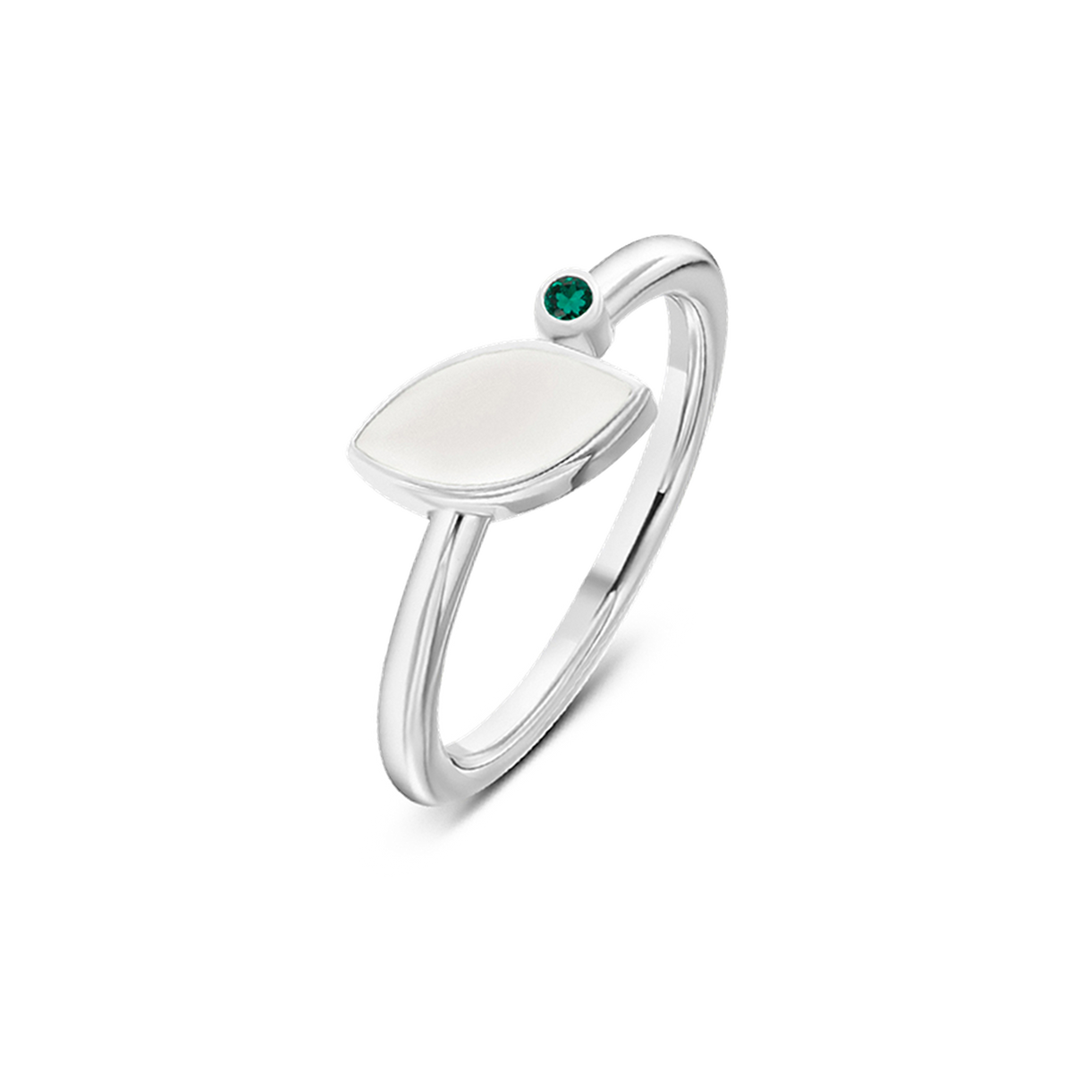 Ring van 925 zilver met een gladde, ovale schijf en een groene geboortesteen aan de bovenkant.