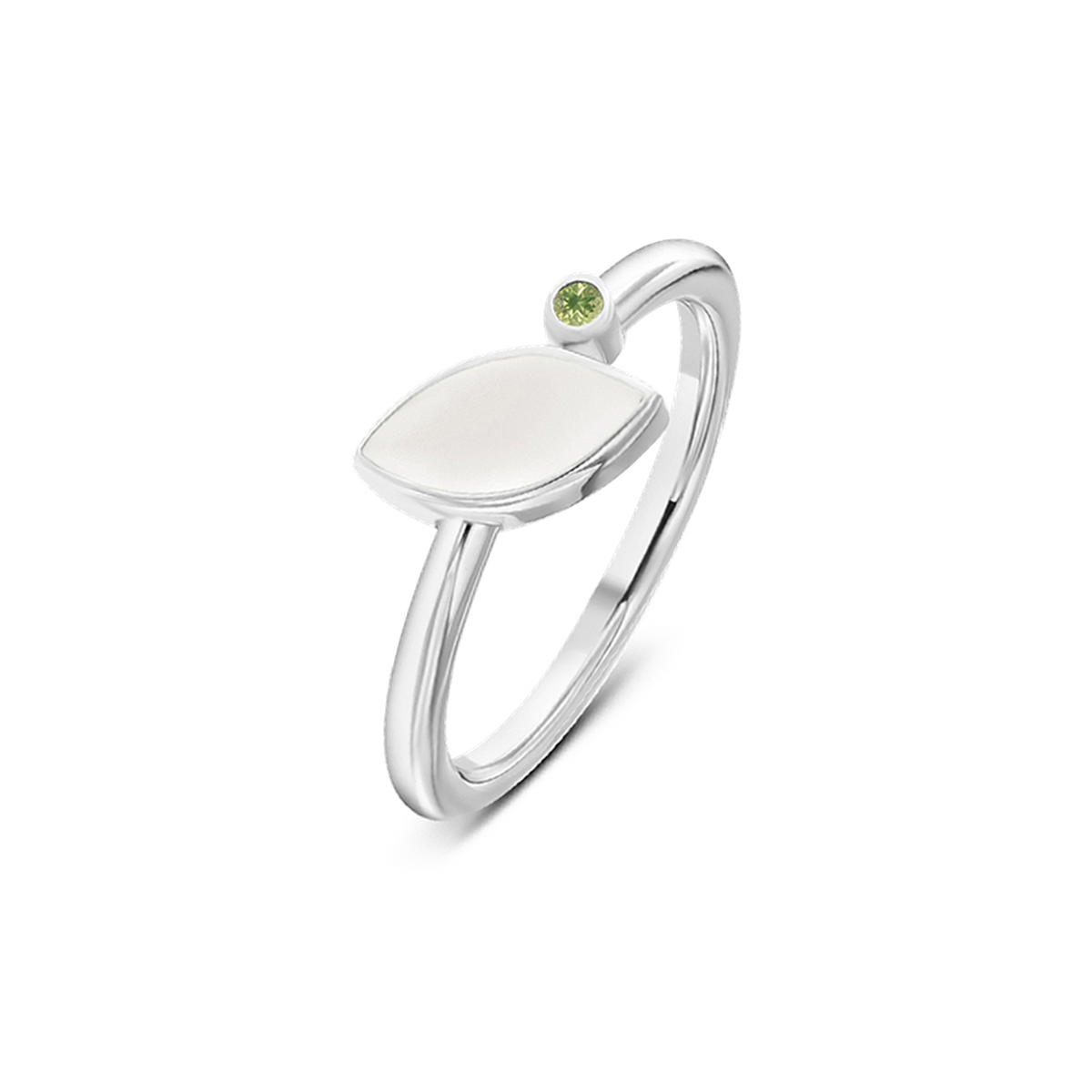 Elegante ring van 925 zilver met een gladde, ovale bovenkant en een groene geboortesteen aan de zijkant.