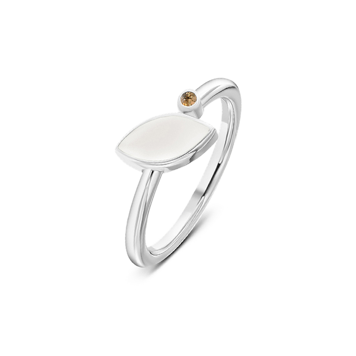 Moedermelkring van 925 zilver met een gladde, ovale schijf en een kleine, bruine zirkonia aan de bovenkant.
