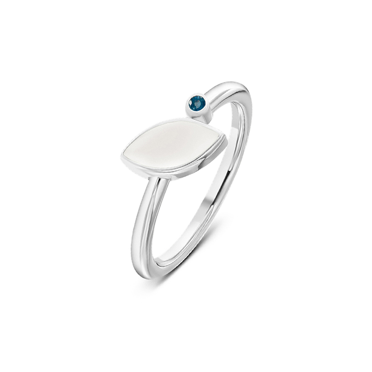 Massief witgouden ring met een gladde, ovale bovenkant en een geboortesteen in de kleur blauw aan de zijkant.