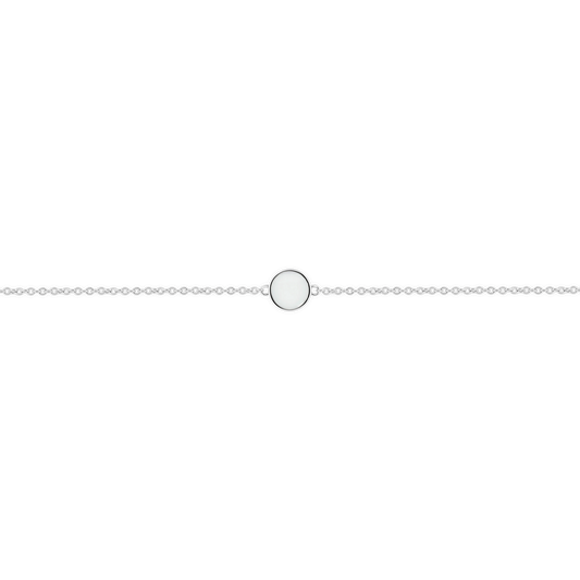 Armband van 925 zilver met een ronde schijf van moedermelkhars in het midden, eenvoudig en elegant ontwerp.