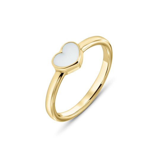Massief geelgouden ring met een hartvormige moedermelkhars inlay, eenvoudig en elegant ontwerp.