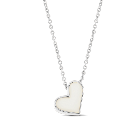 Hanger in de vorm van een hart van 925 zilver met een vlak van moedermelkhars, aan een fijne zilveren ketting.