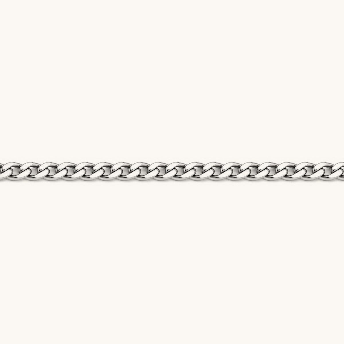 Statement ketting van zilver met een glanzend oppervlak en gelijkmatige schakels